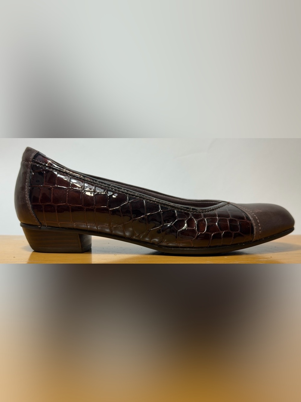 Clarks Caswell Eternity Brown Leather Croc Accent Flats - Women's Size 7